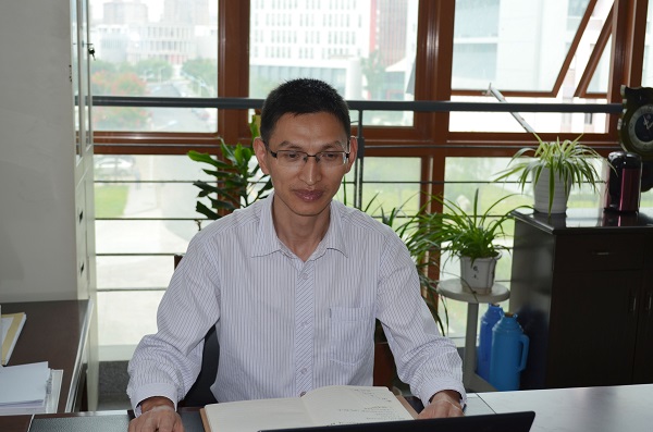 刘华.jpg 刘华.jpg